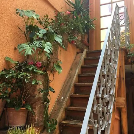 Im Haus Der Kuenste * 罗特翁特尔里特堡