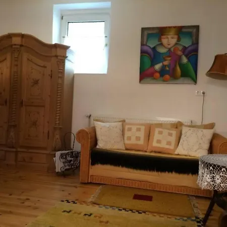 Im Haus Der Kuenste Semesterbostad Rhodt unter Rietburg