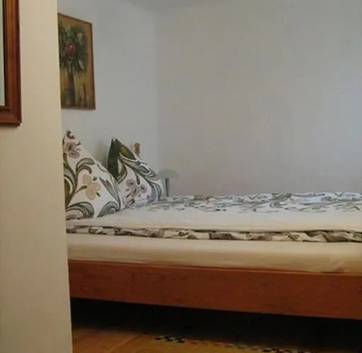 Im Haus Der Kuenste Rhodt unter Rietburg