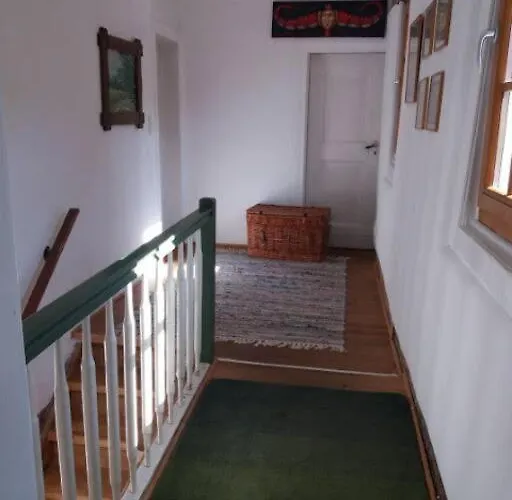 Im Haus Der Kuenste * Rhodt unter Rietburg