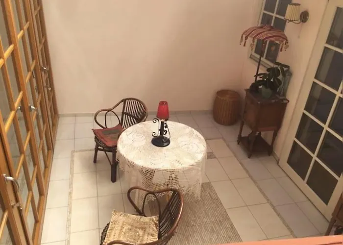 Holiday home Im Haus Der Kuenste Rhodt unter Rietburg