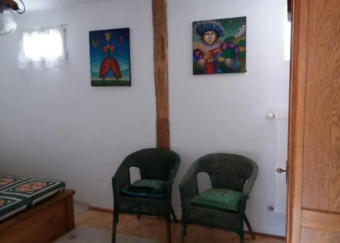 Im Haus Der Kuenste * Rhodt unter Rietburg